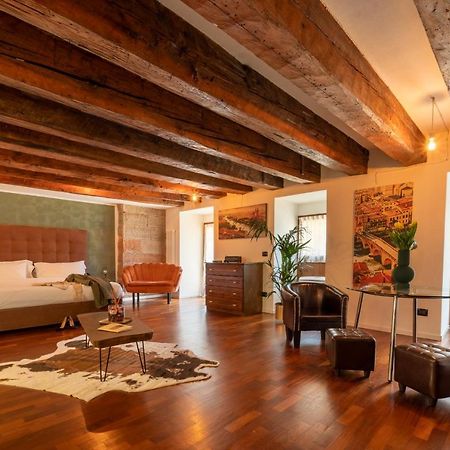 Aurelia Luxury - Piazza Delle Erbe Verona Exterior foto