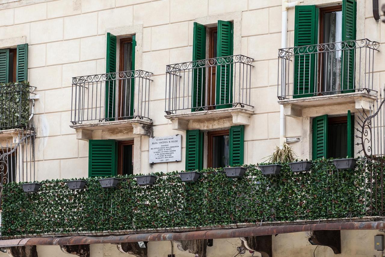 Aurelia Luxury - Piazza Delle Erbe Verona Exterior foto
